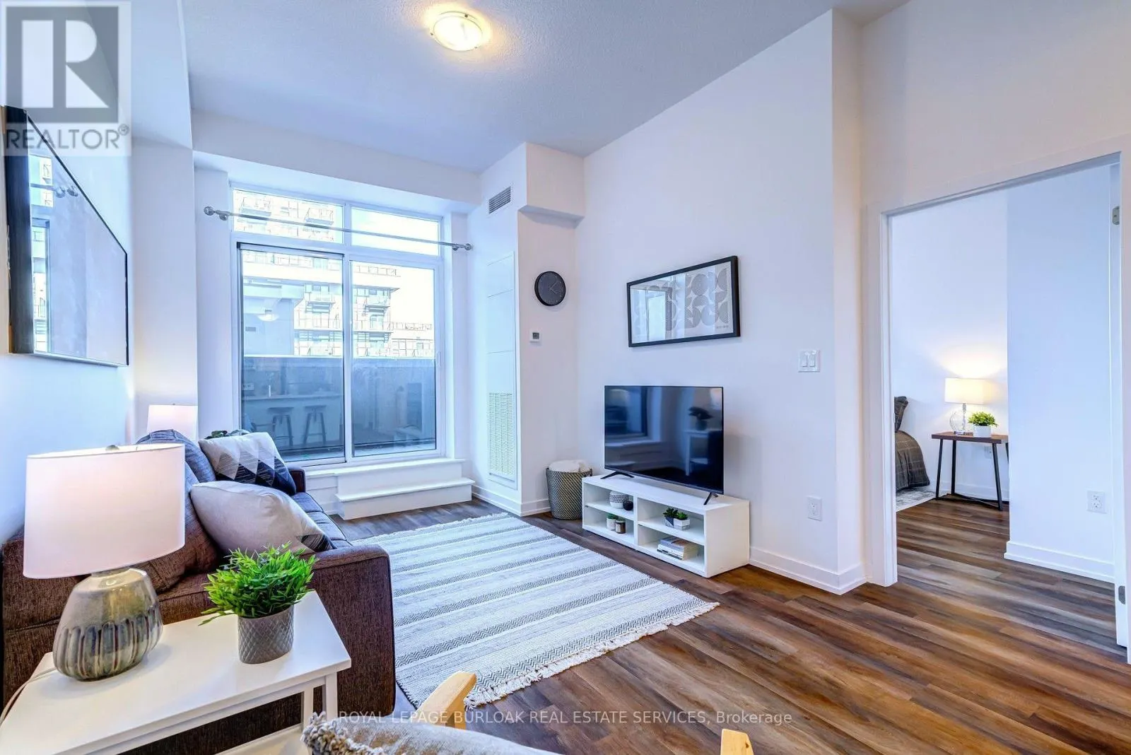 516 - 450 DUNDAS STREET E