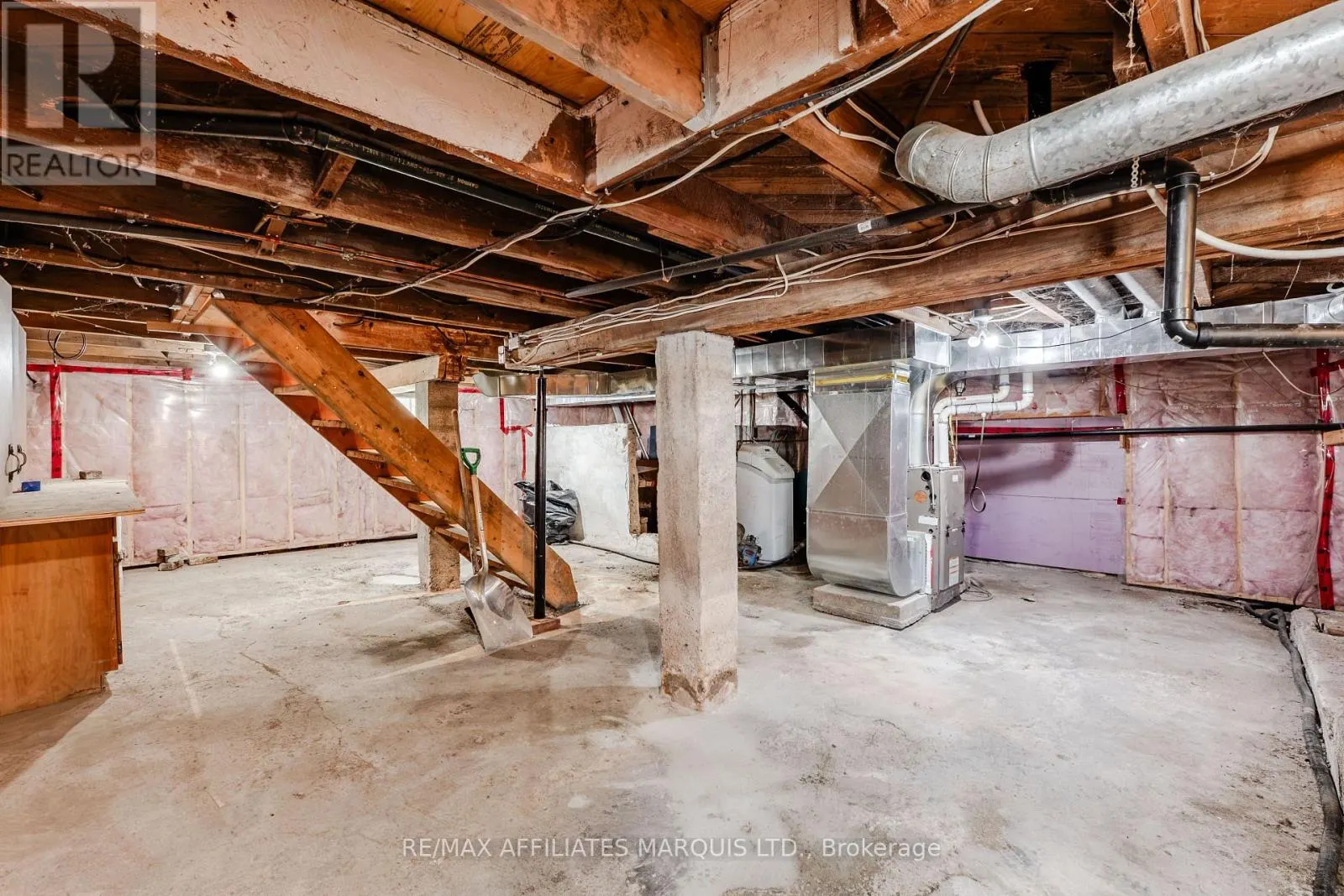 8 MECHANIC STREET W