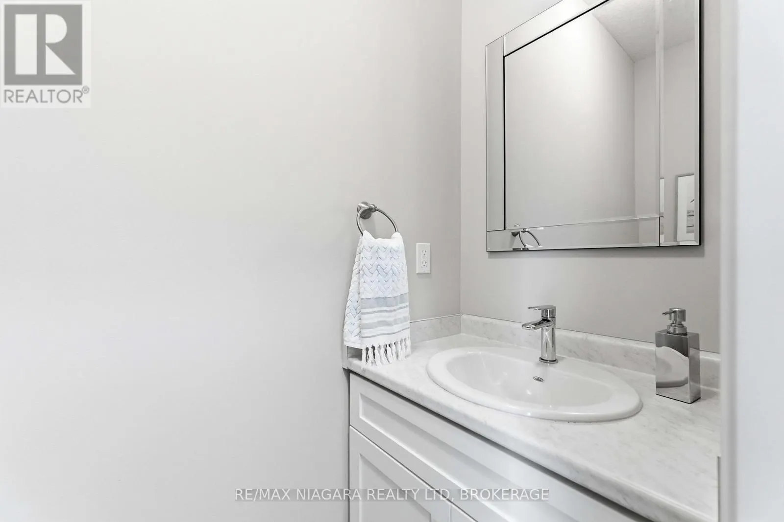 23B BLOOMFIELD AVENUE