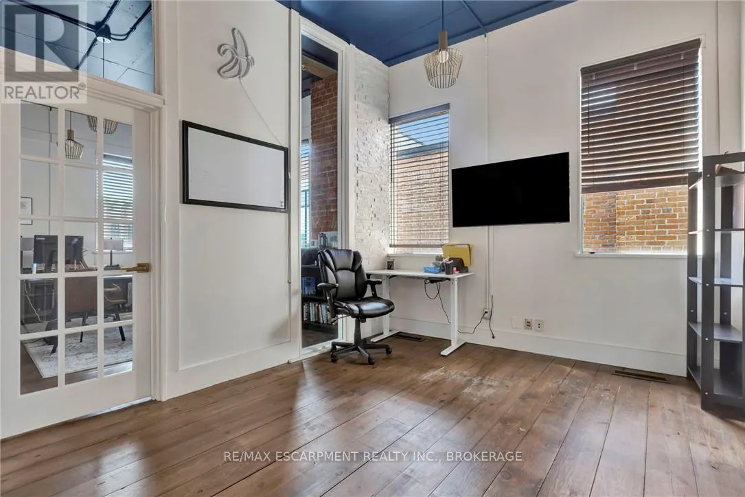 380 KING STREET E