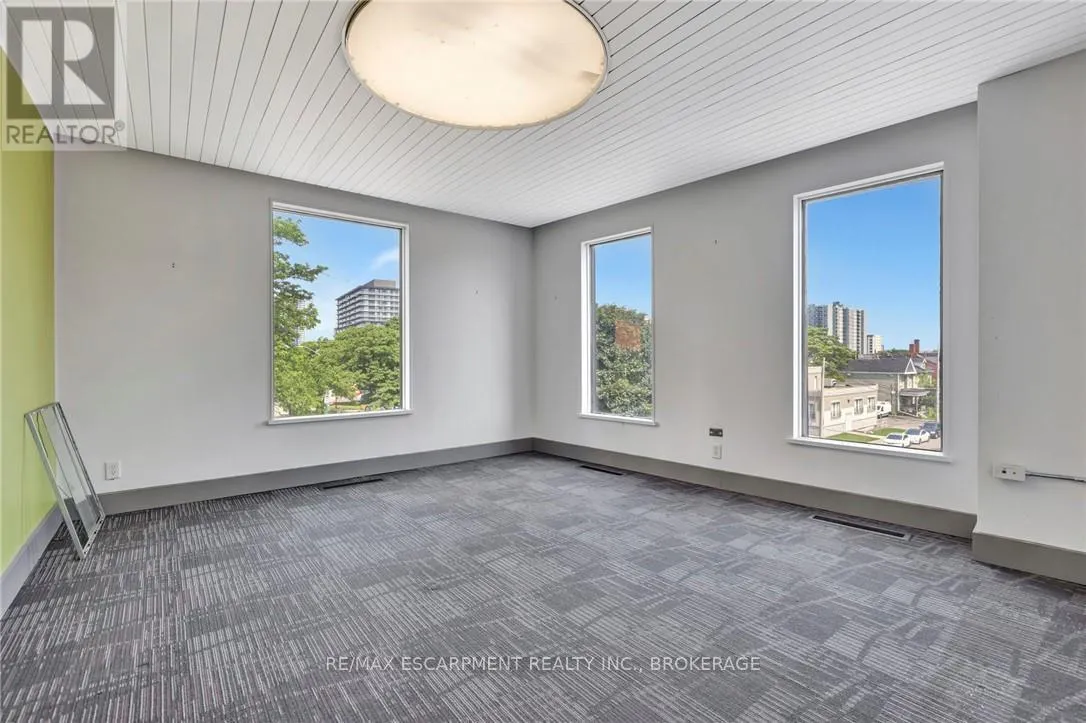 380 KING STREET E
