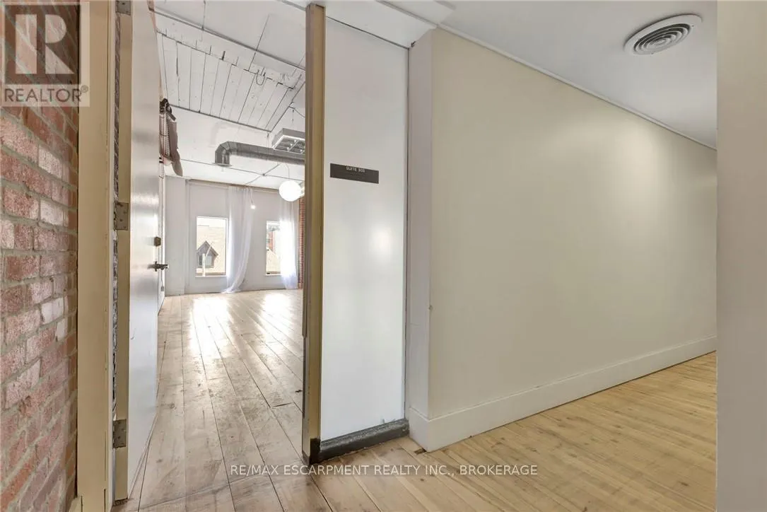 380 KING STREET E