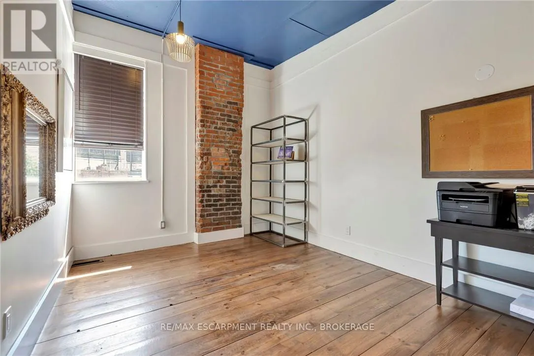 380 KING STREET E