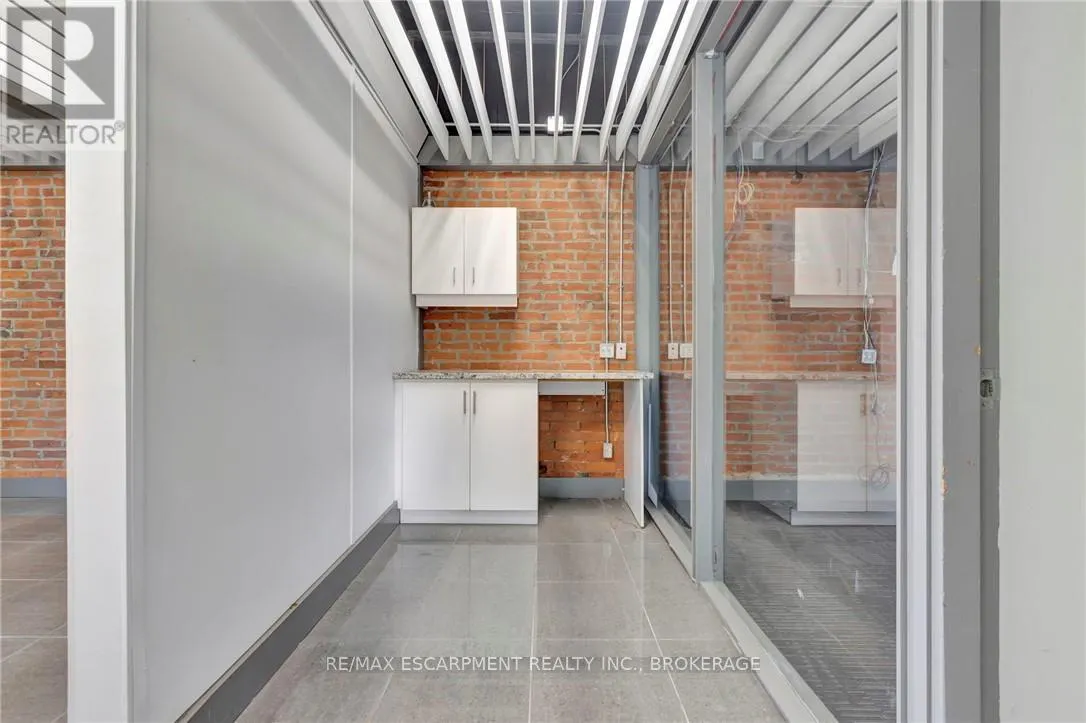 380 KING STREET E