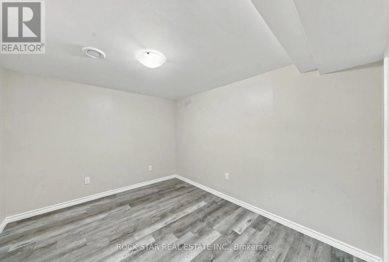 LOWER - 1052 FENNELL AVENUE E