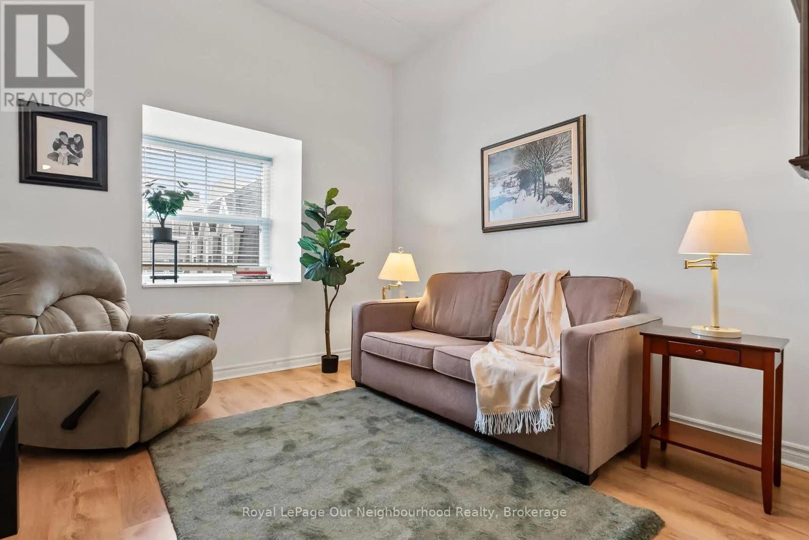 425 - 240 CHAPEL STREET #425