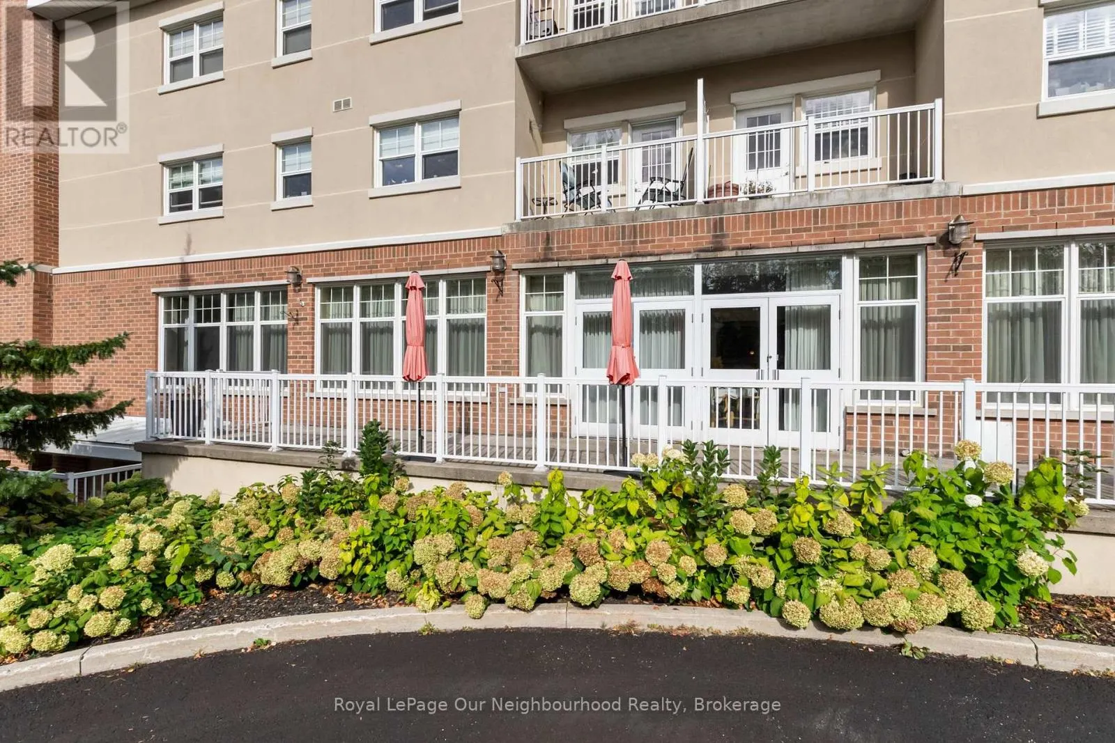 425 - 240 CHAPEL STREET #425