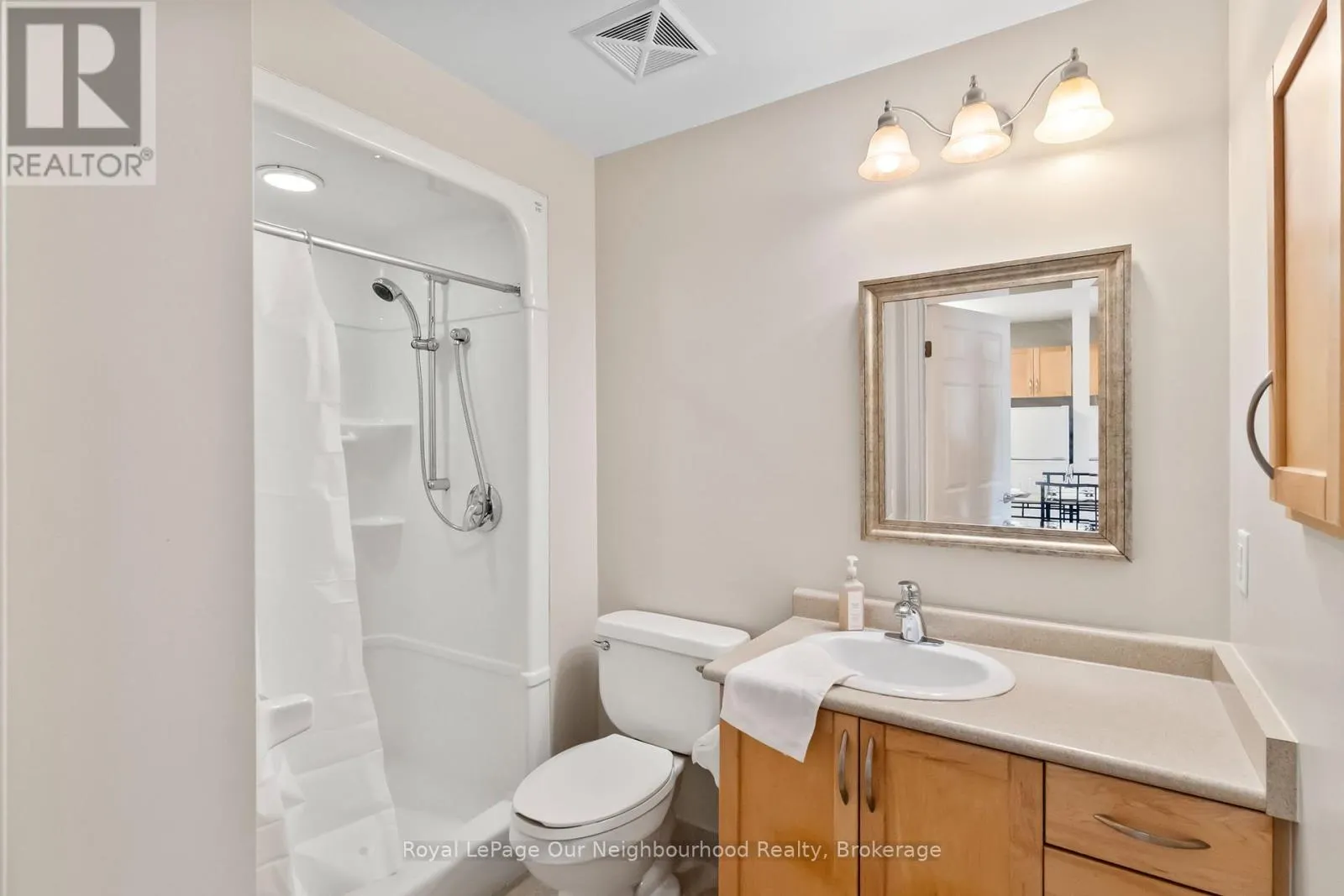 425 - 240 CHAPEL STREET #425