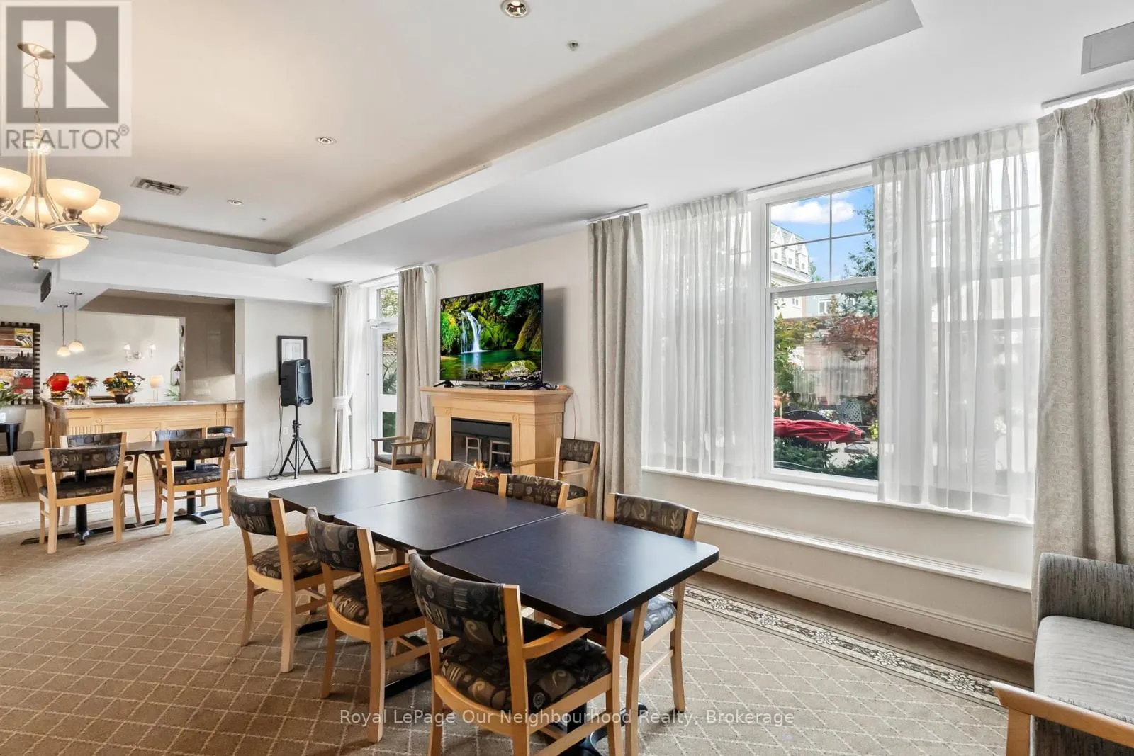 425 - 240 CHAPEL STREET #425