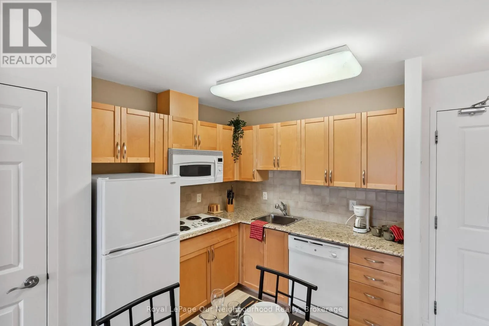 425 - 240 CHAPEL STREET #425