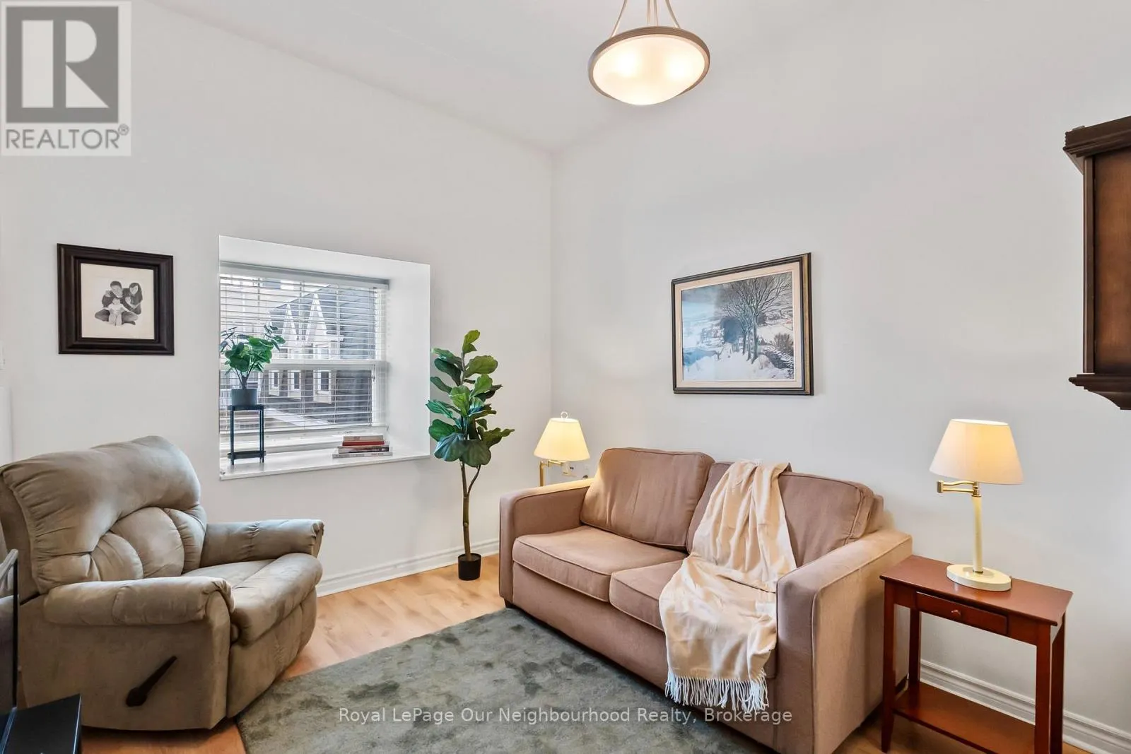 425 - 240 CHAPEL STREET #425