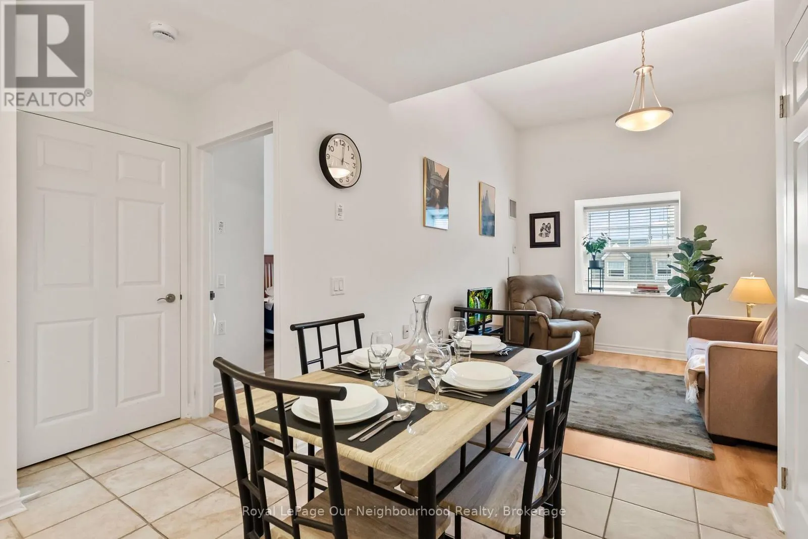 425 - 240 CHAPEL STREET #425