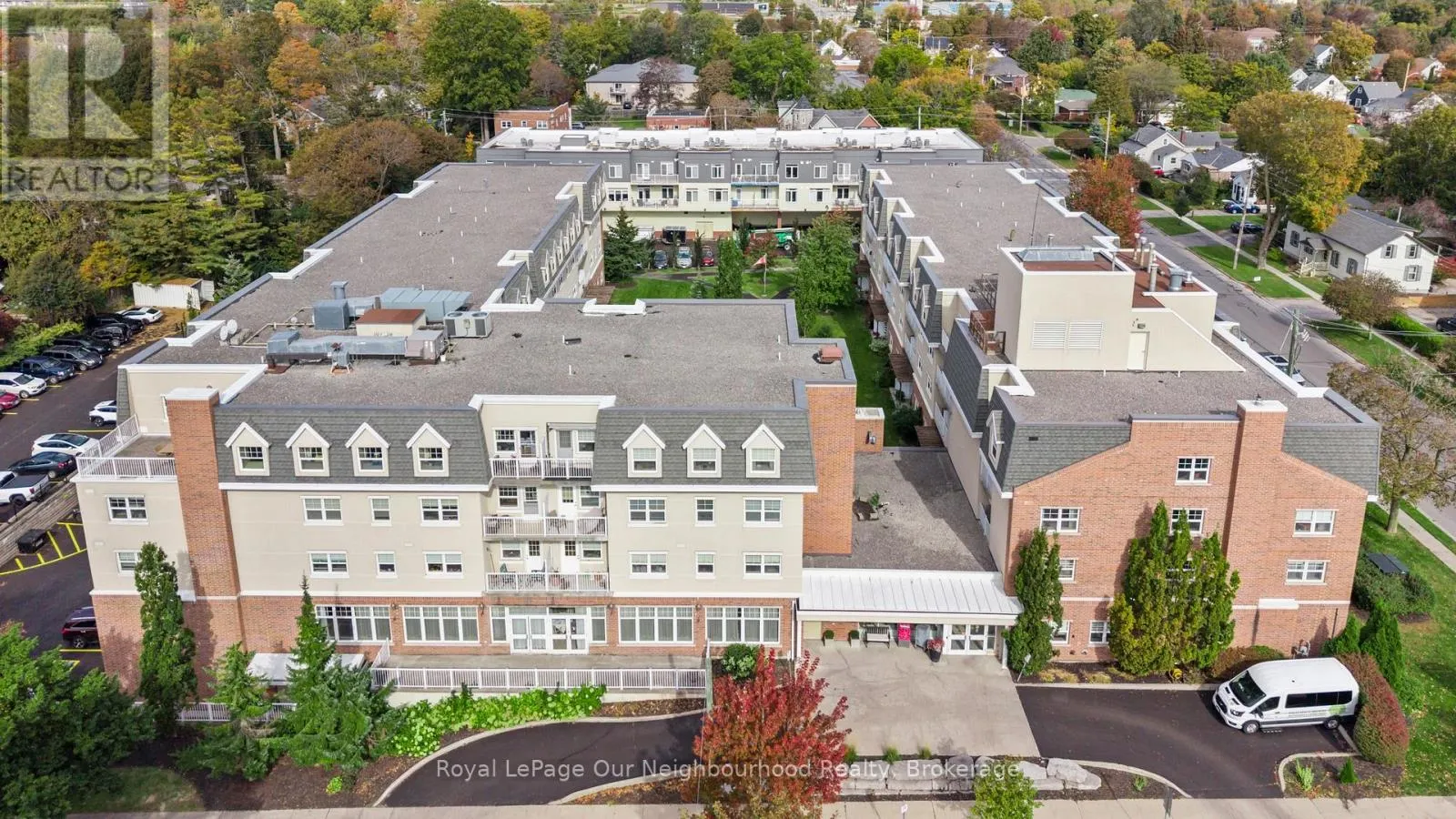 425 - 240 CHAPEL STREET #425