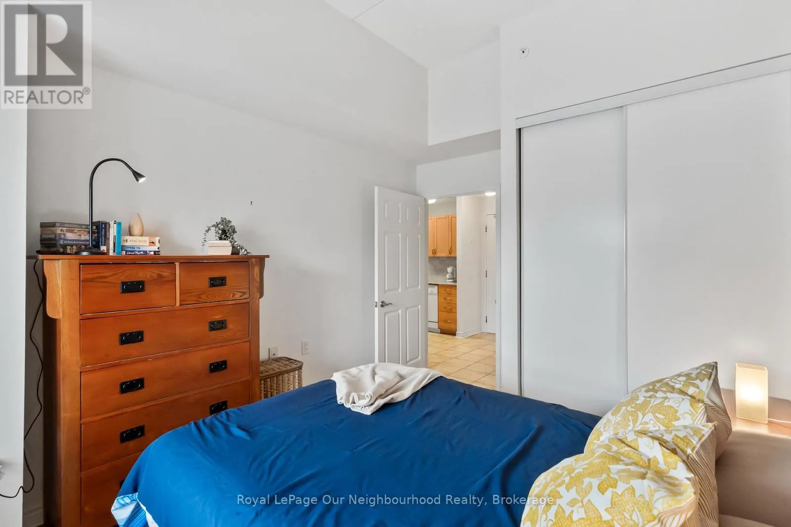 425 - 240 CHAPEL STREET #425