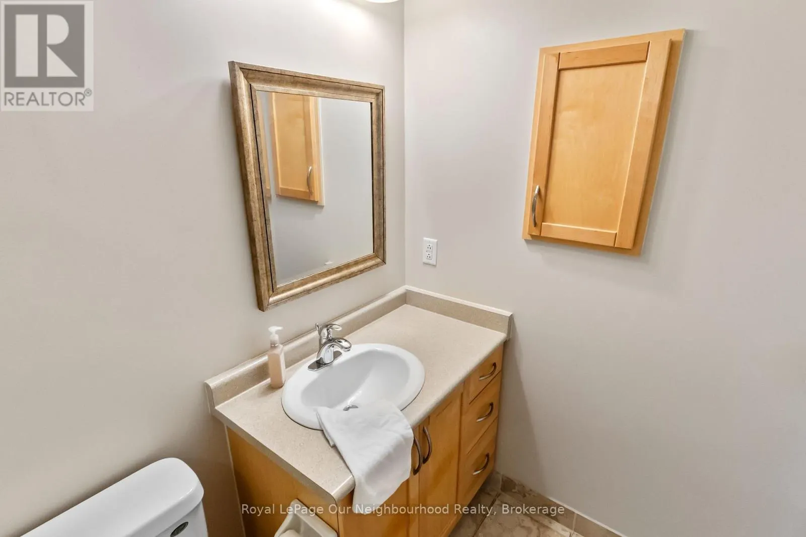 425 - 240 CHAPEL STREET #425