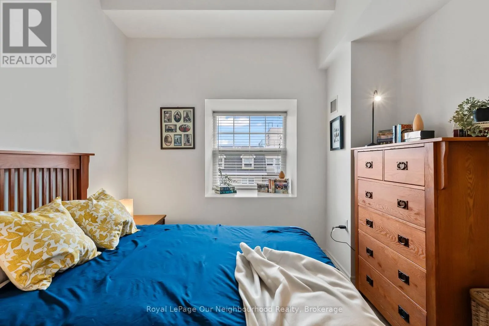 425 - 240 CHAPEL STREET #425