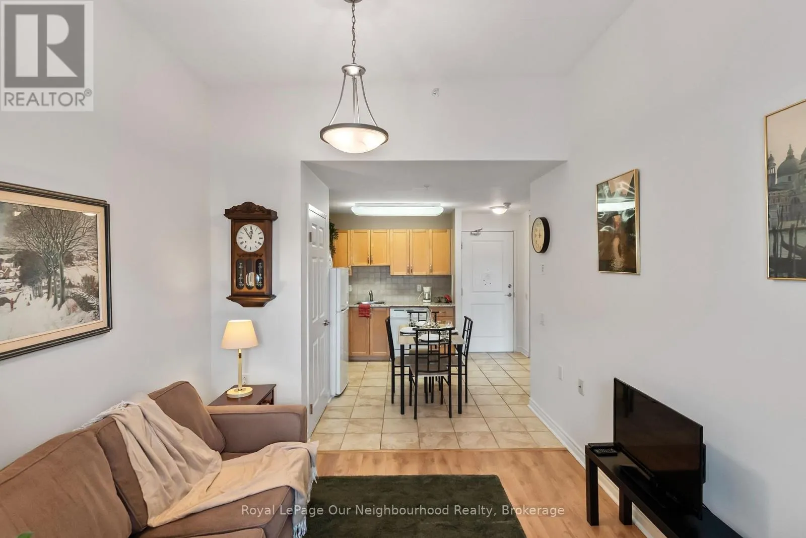 425 - 240 CHAPEL STREET #425