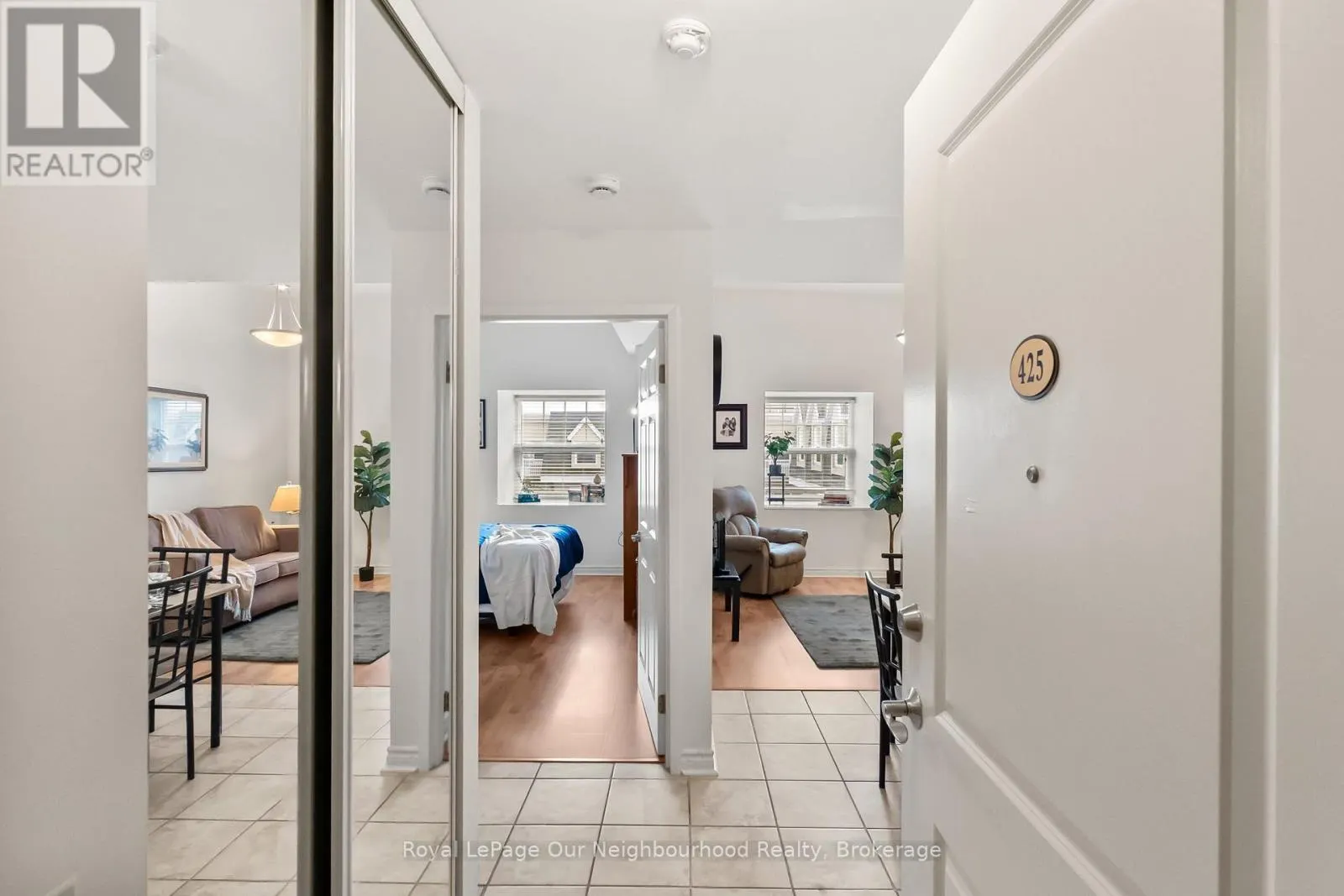 425 - 240 CHAPEL STREET #425
