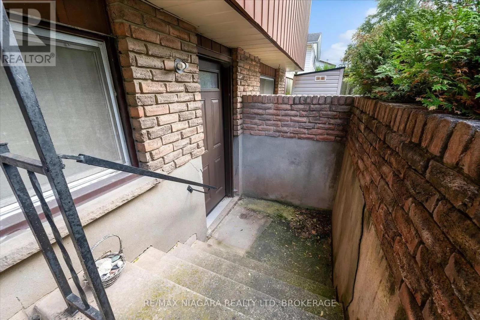 107 GLENAYR PLACE