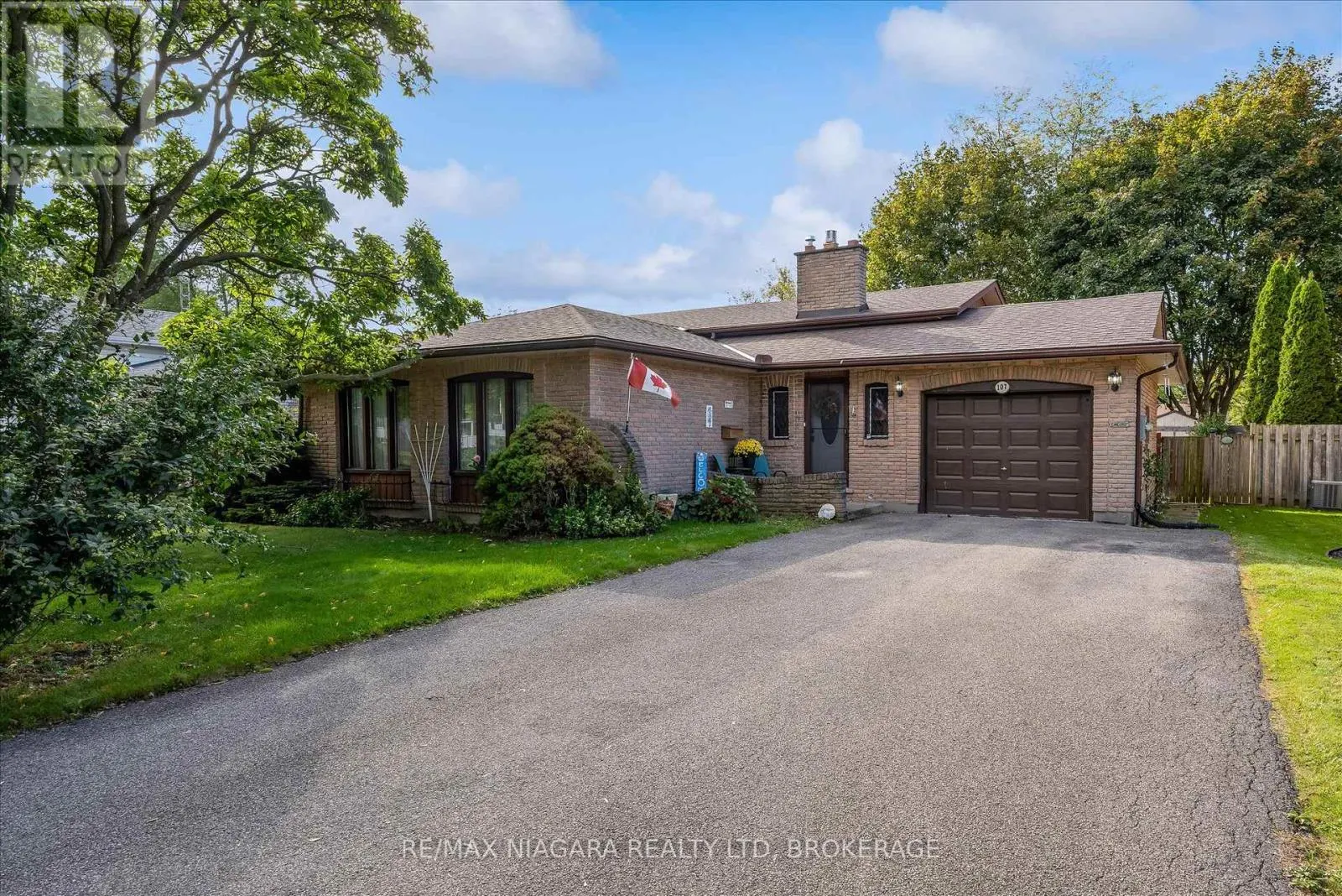 107 GLENAYR PLACE