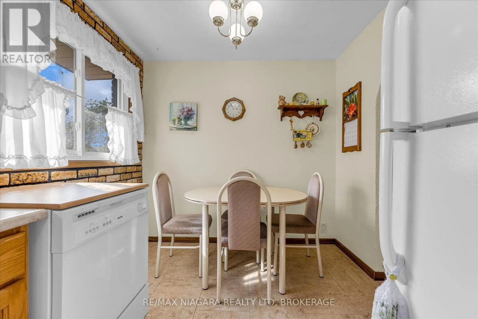 107 GLENAYR PLACE