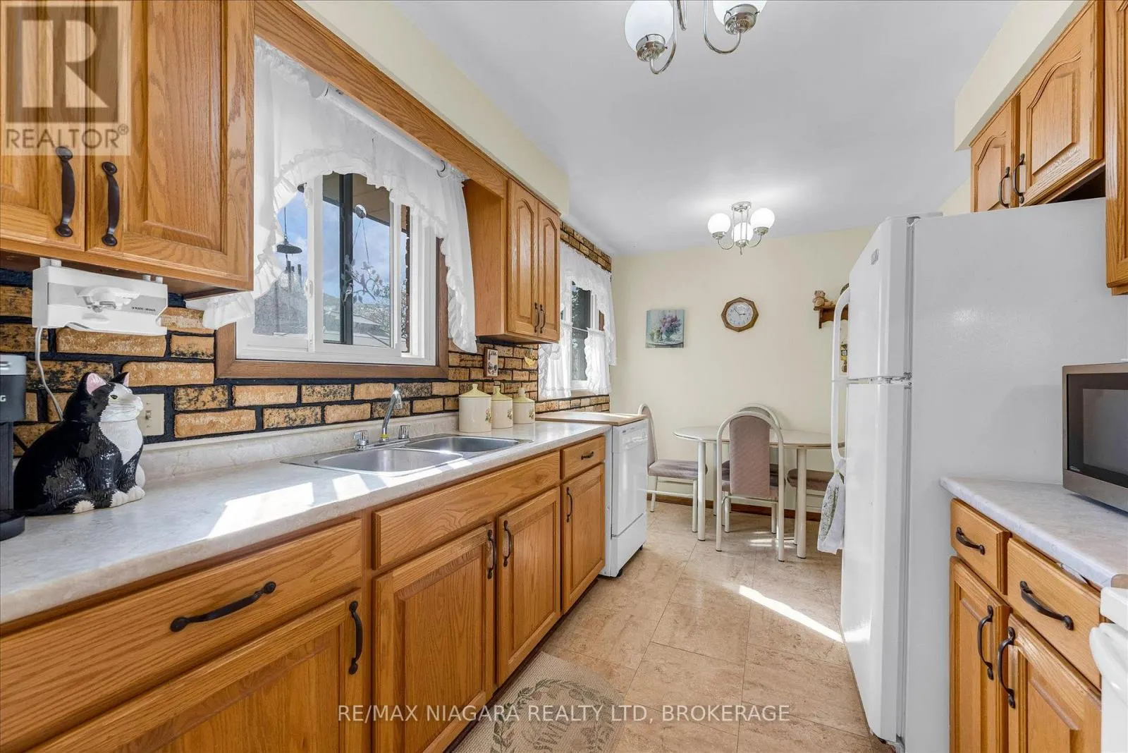 107 GLENAYR PLACE