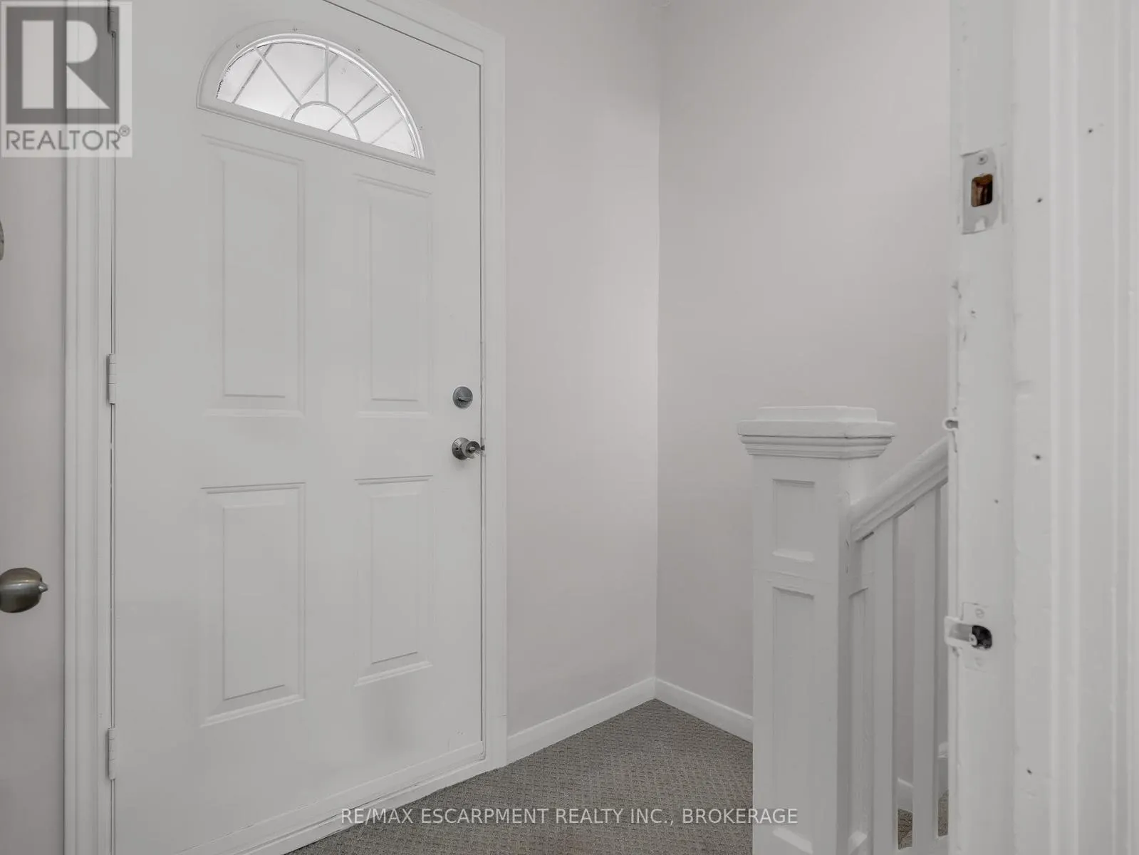 UPPER - 7 MAITLAND STREET #UPPER