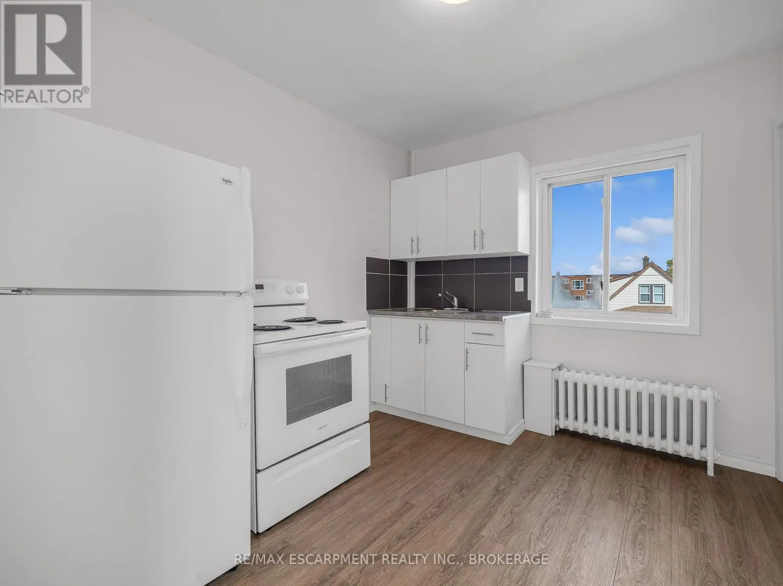 UPPER - 7 MAITLAND STREET #UPPER