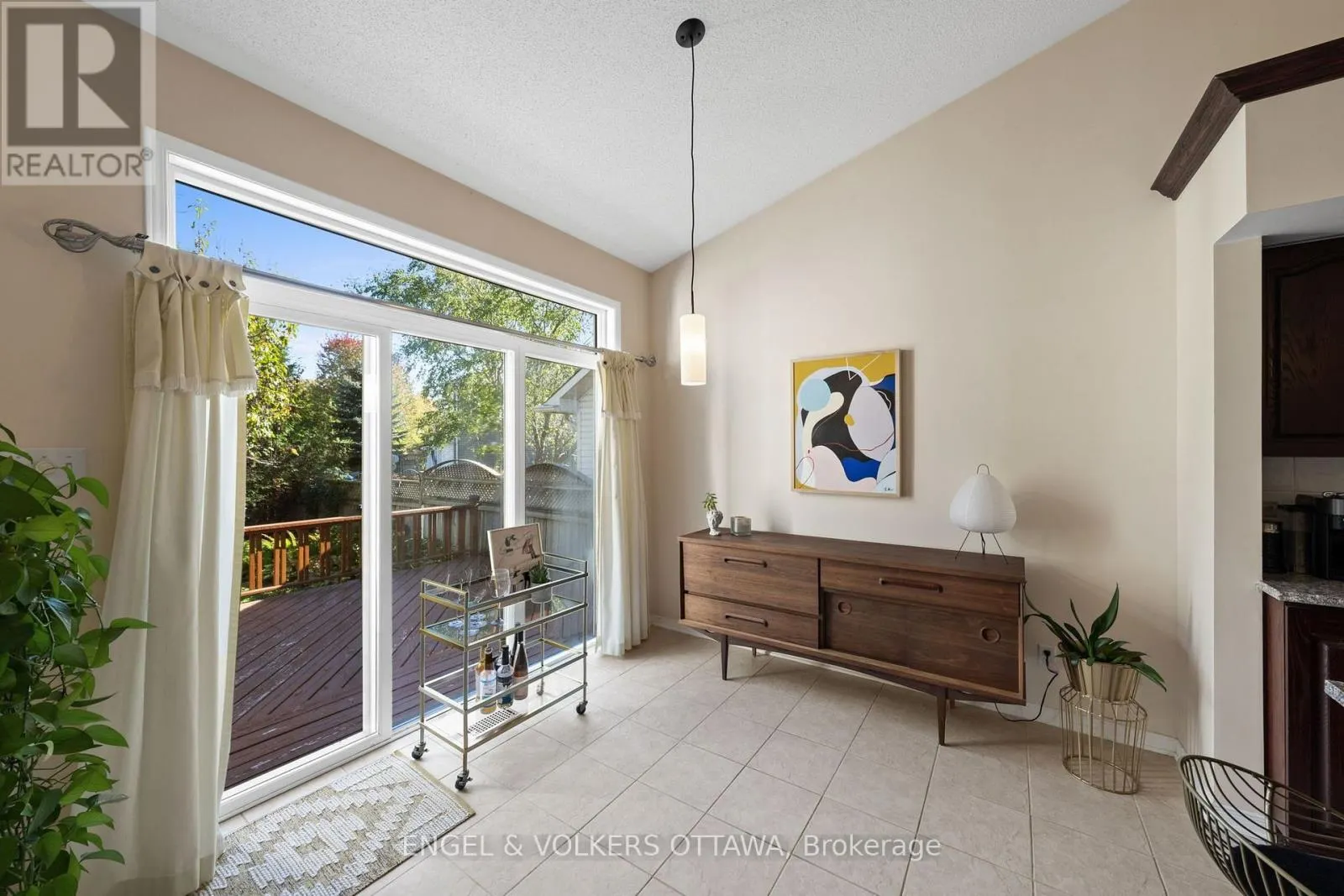 4 BURNSTEAD CRESCENT