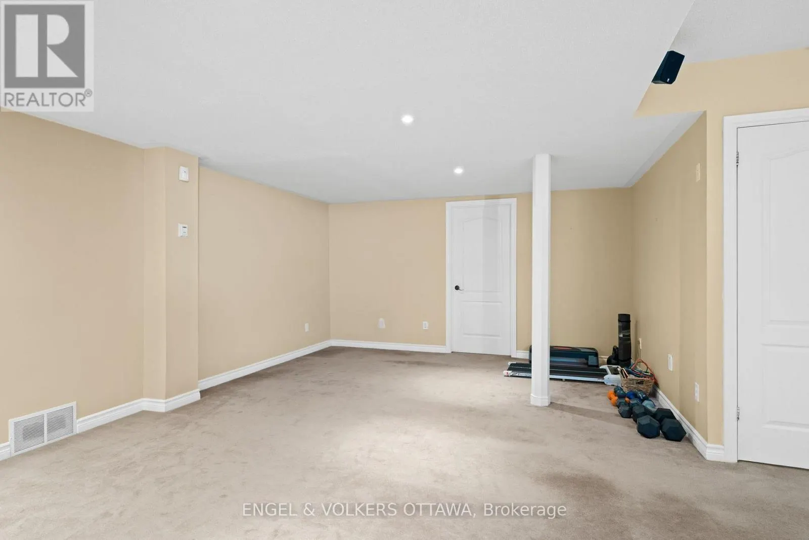 4 BURNSTEAD CRESCENT
