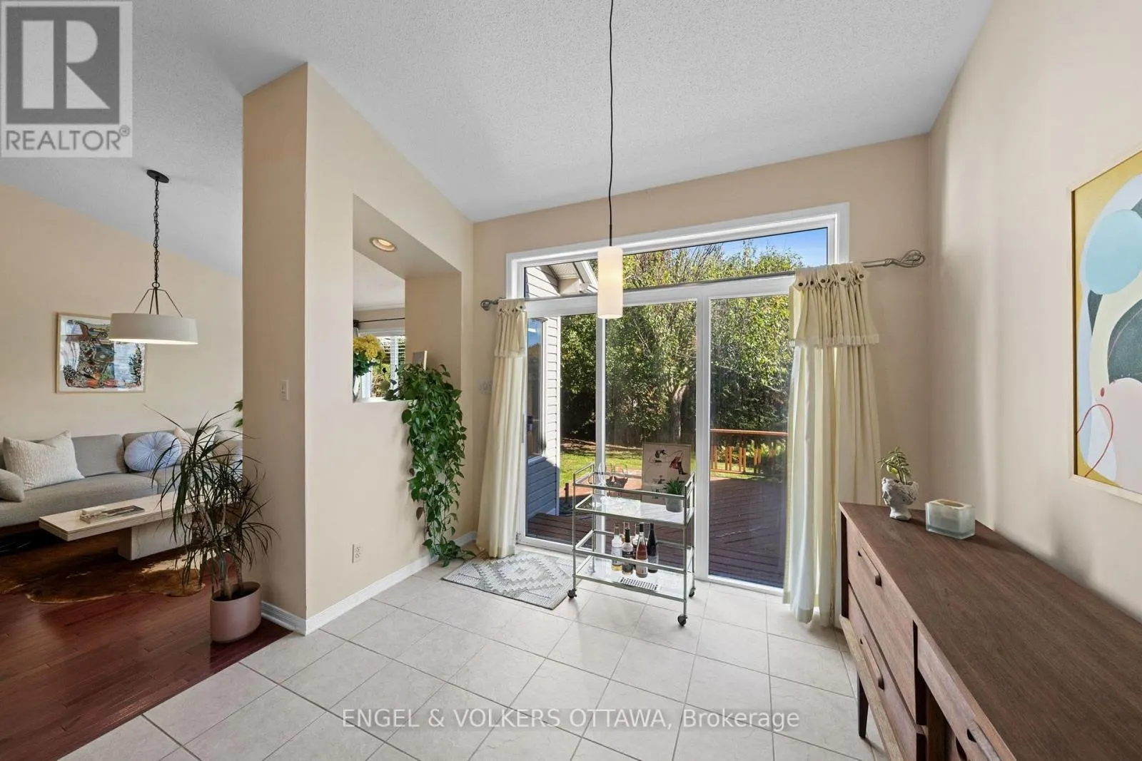 4 BURNSTEAD CRESCENT