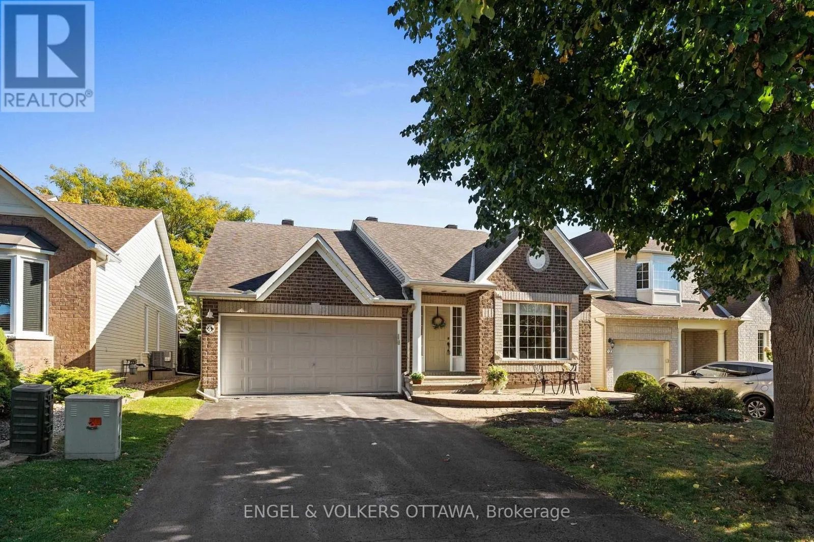 4 BURNSTEAD CRESCENT