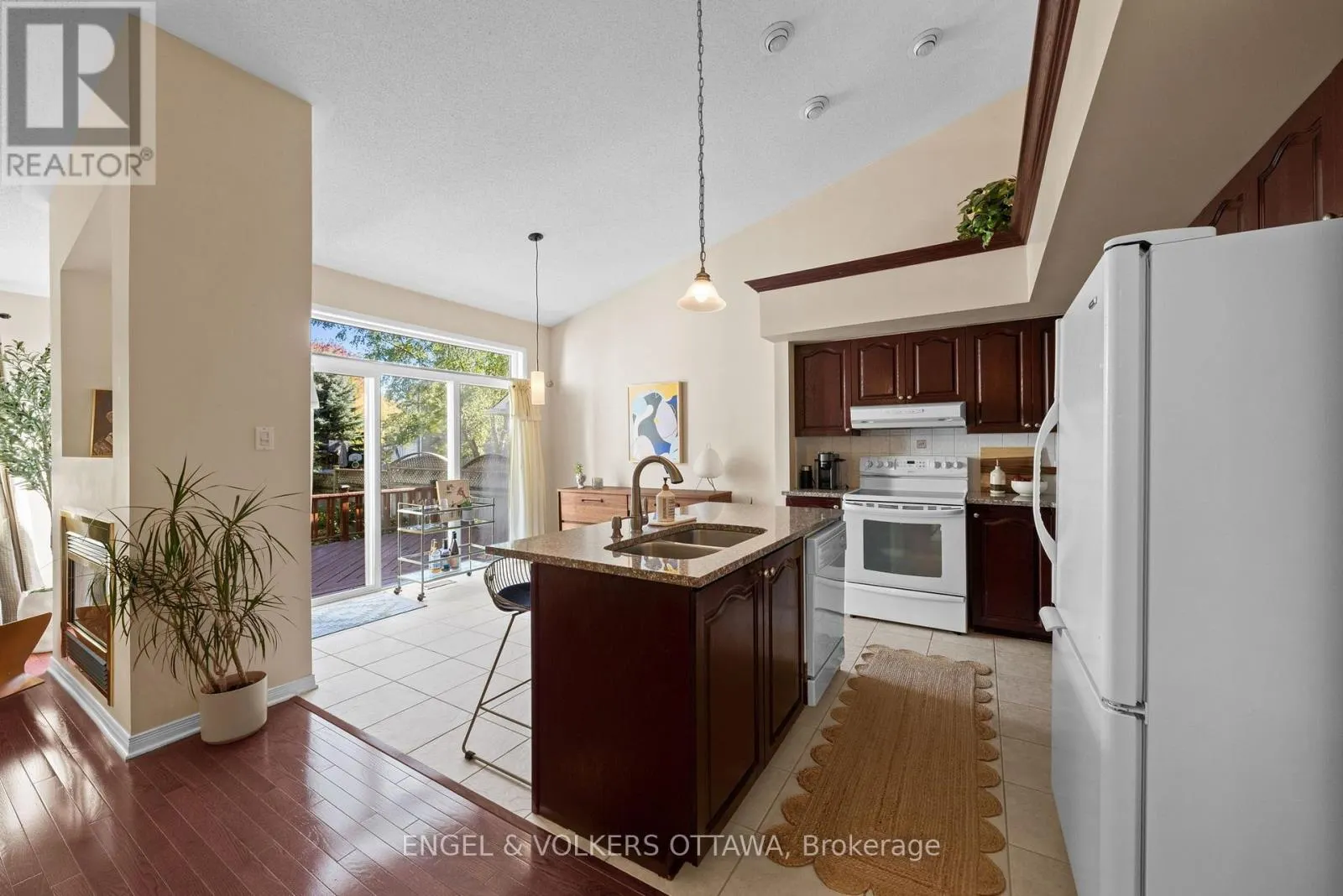 4 BURNSTEAD CRESCENT