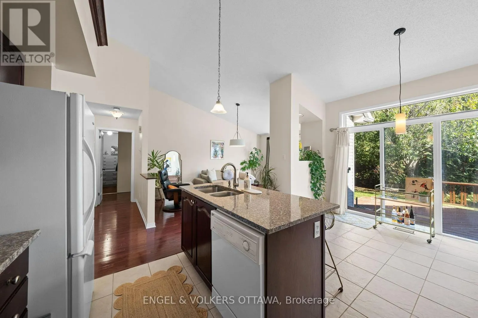 4 BURNSTEAD CRESCENT