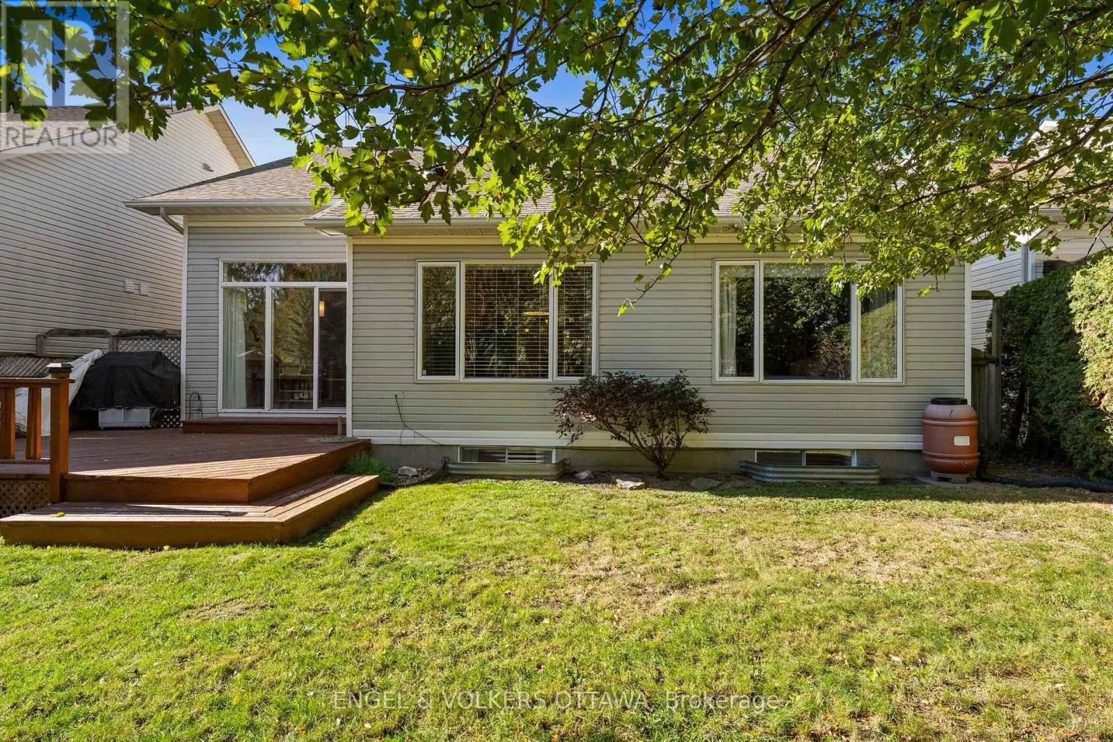 4 BURNSTEAD CRESCENT