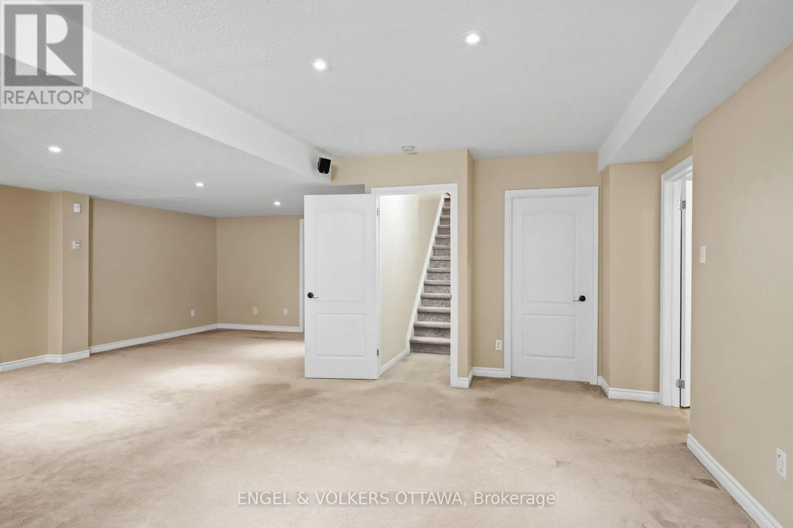 4 BURNSTEAD CRESCENT