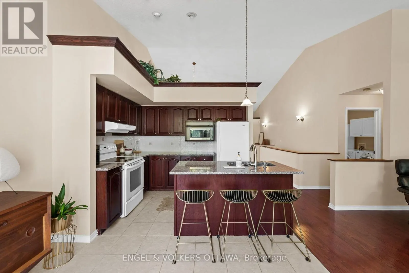 4 BURNSTEAD CRESCENT