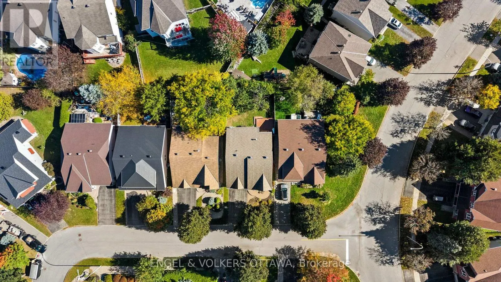 4 BURNSTEAD CRESCENT