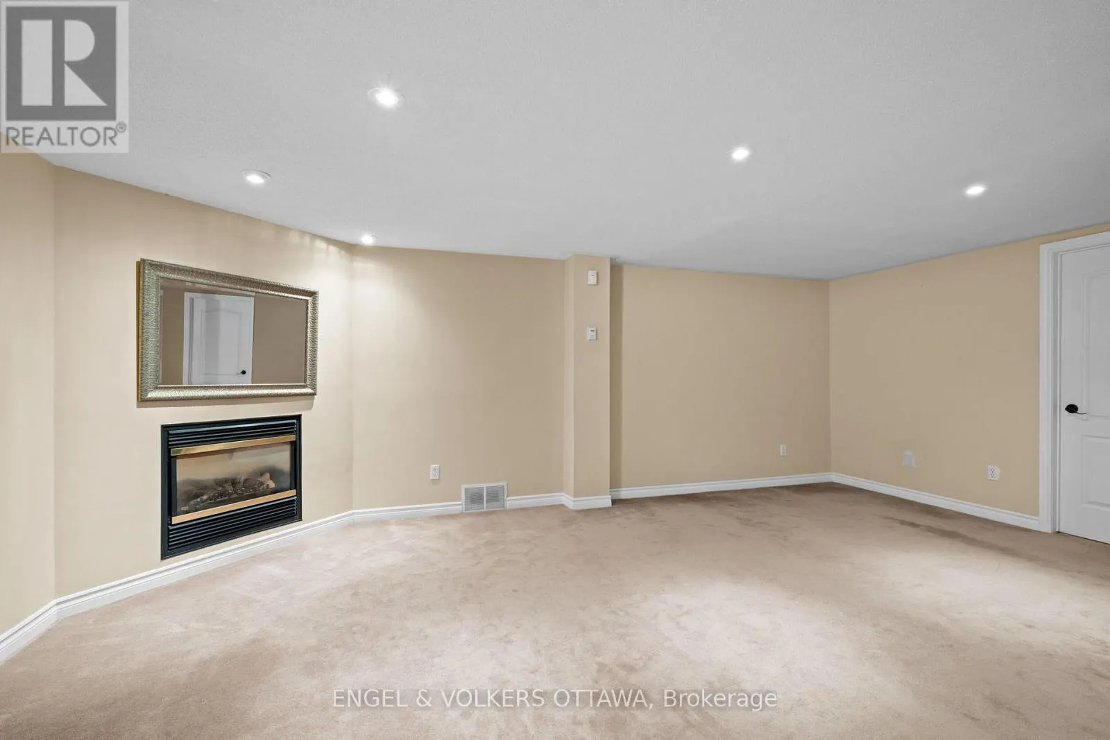 4 BURNSTEAD CRESCENT