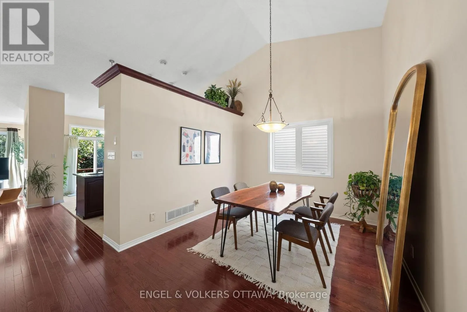 4 BURNSTEAD CRESCENT