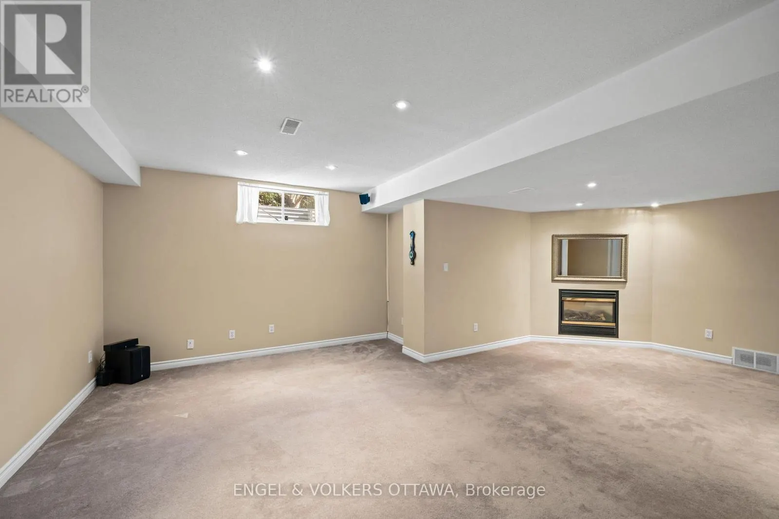 4 BURNSTEAD CRESCENT