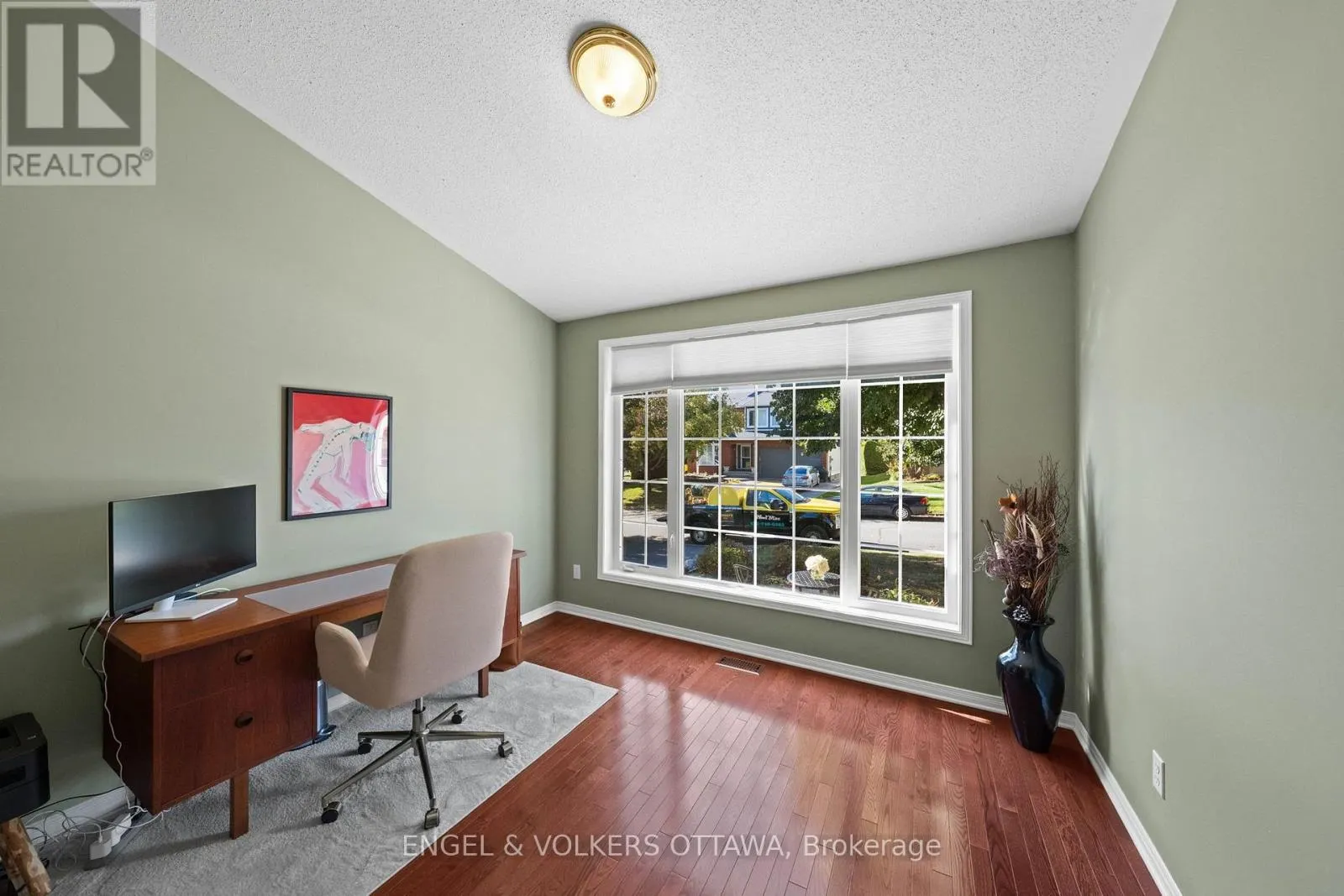 4 BURNSTEAD CRESCENT