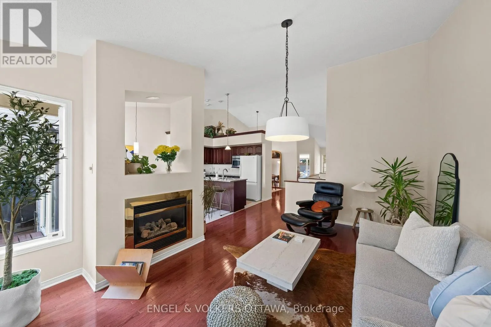 4 BURNSTEAD CRESCENT
