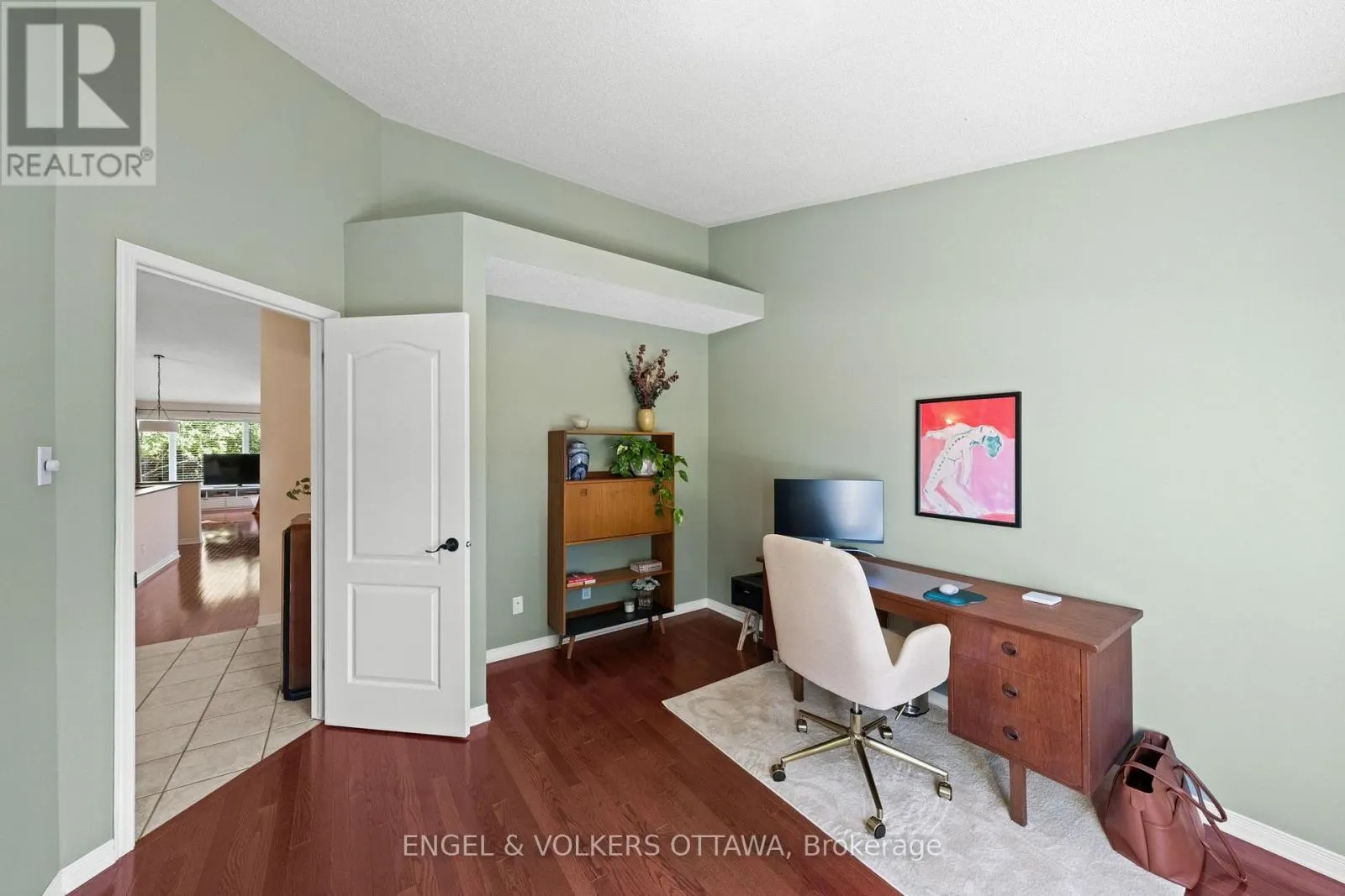 4 BURNSTEAD CRESCENT