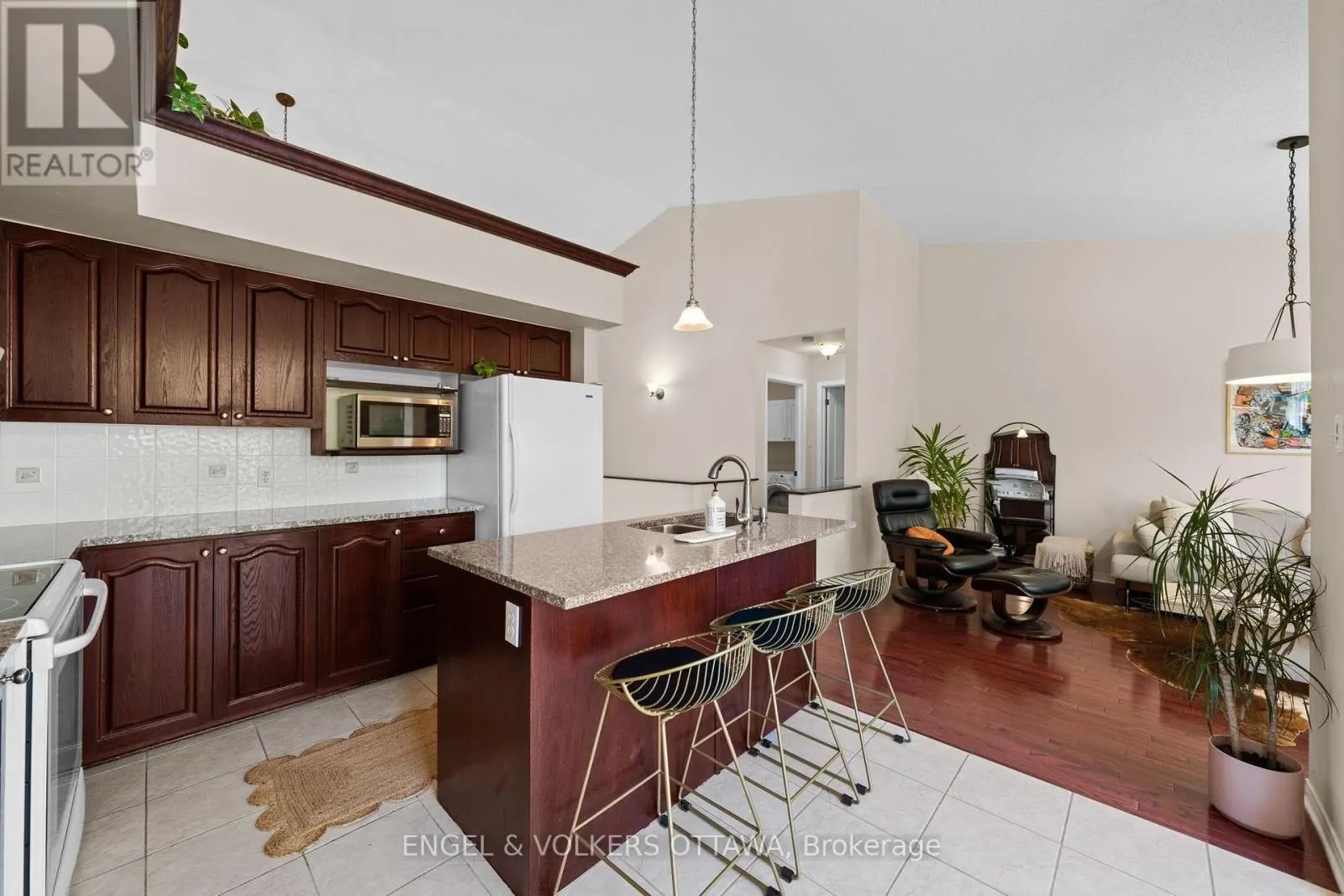 4 BURNSTEAD CRESCENT