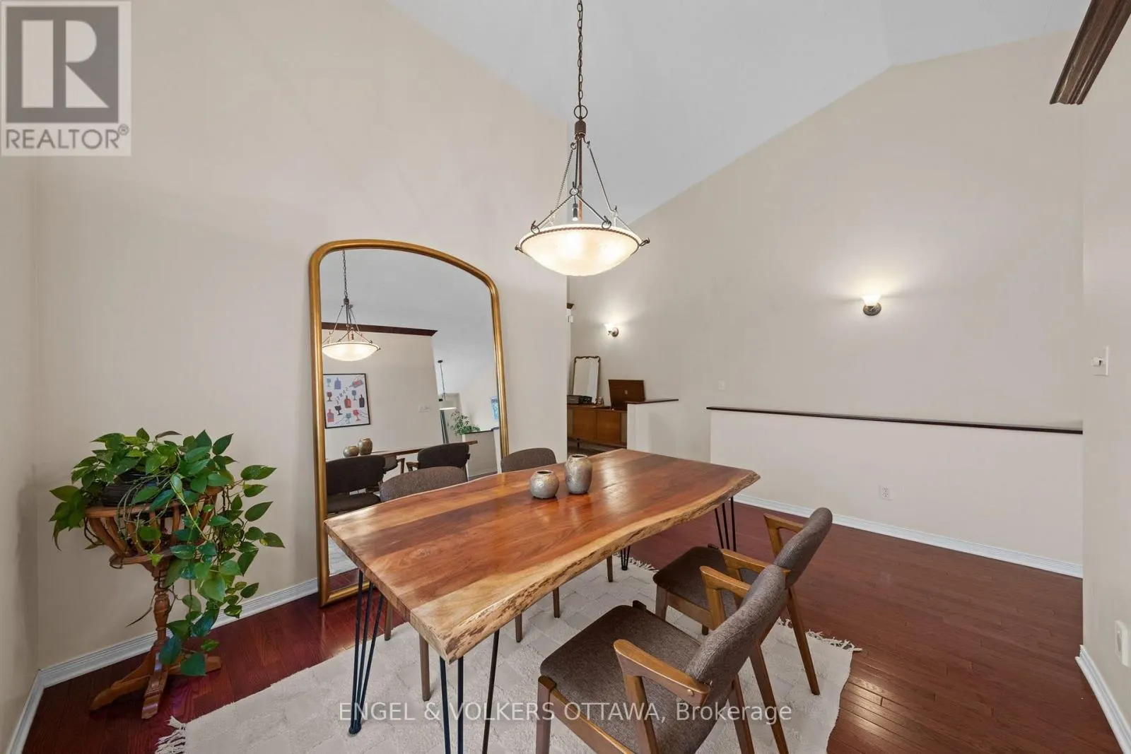 4 BURNSTEAD CRESCENT