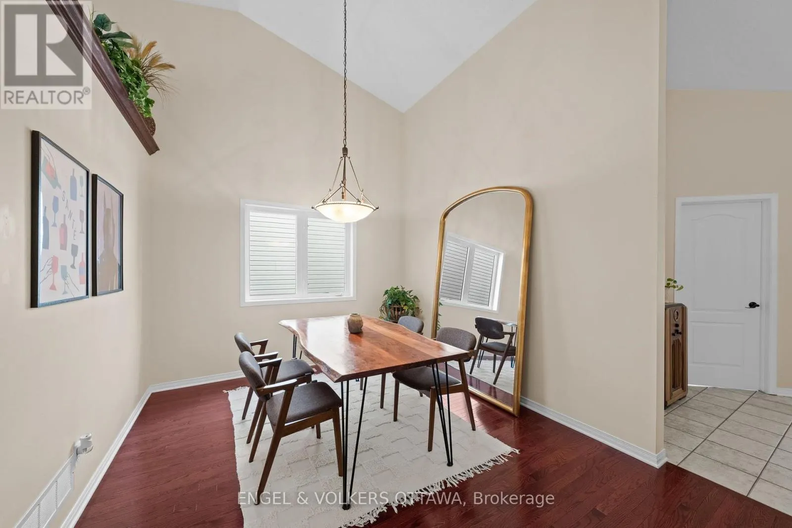 4 BURNSTEAD CRESCENT