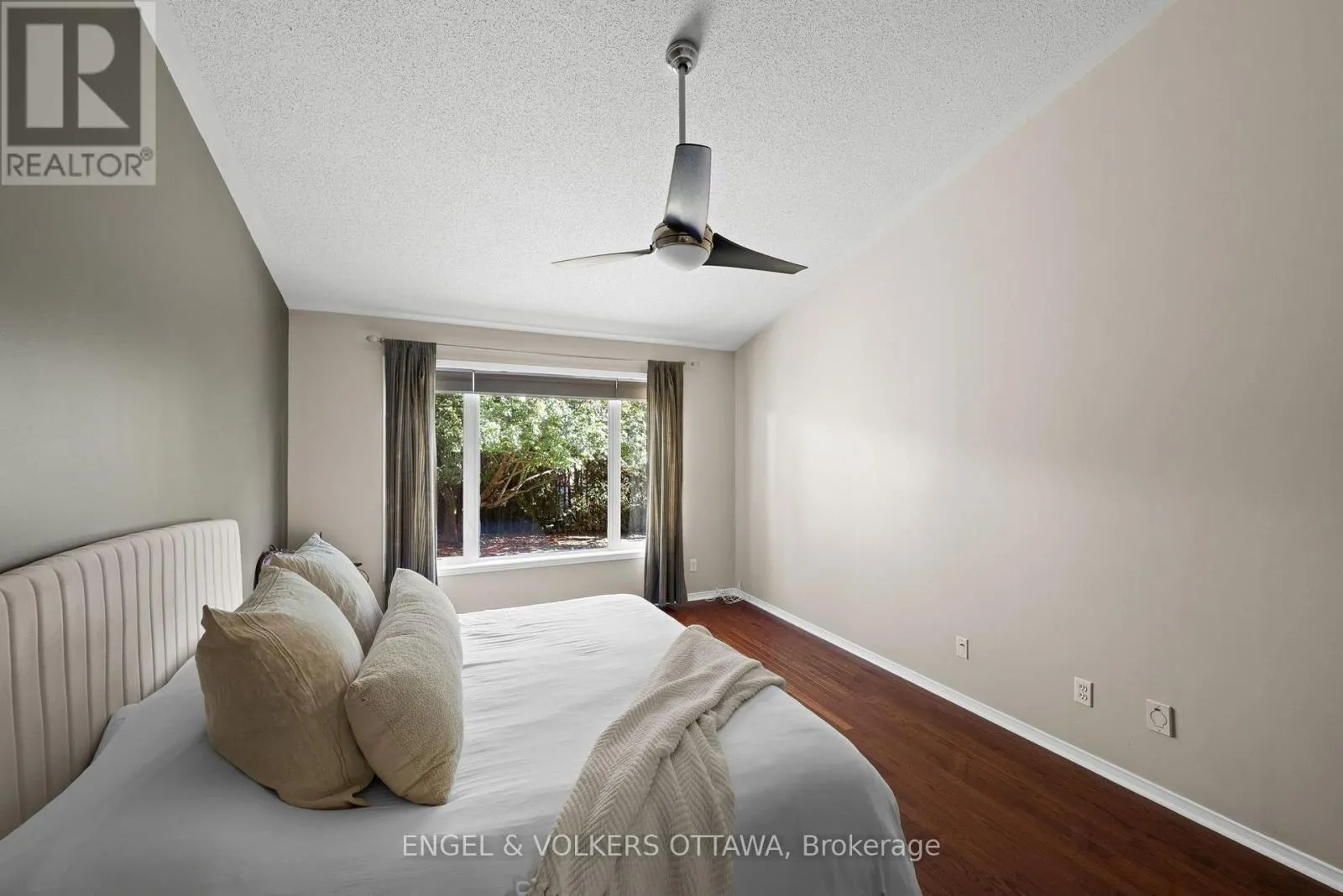 4 BURNSTEAD CRESCENT