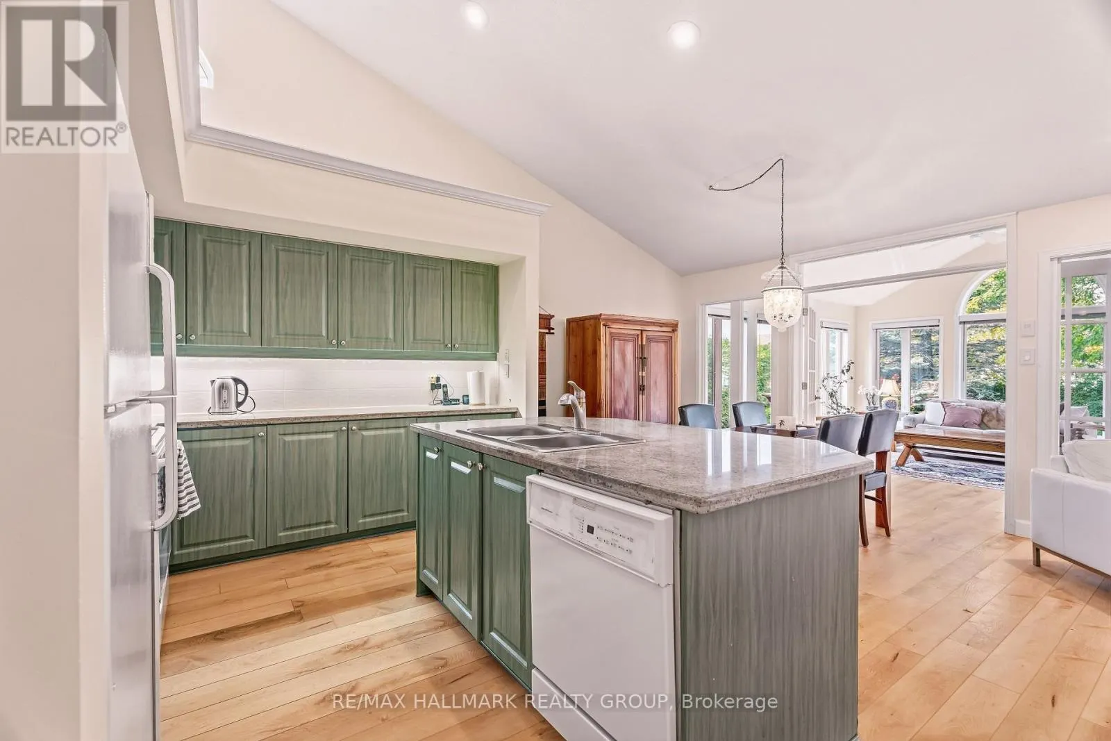 3 BURNSTEAD CRESCENT