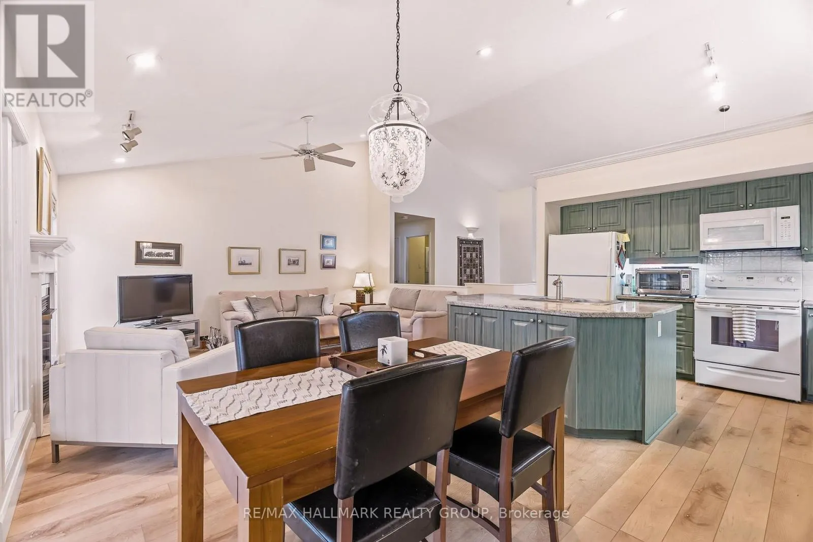 3 BURNSTEAD CRESCENT